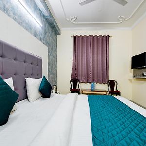 Room In Bb - Hotel Mayank Plaza-Near Igi Airport Terminal-3